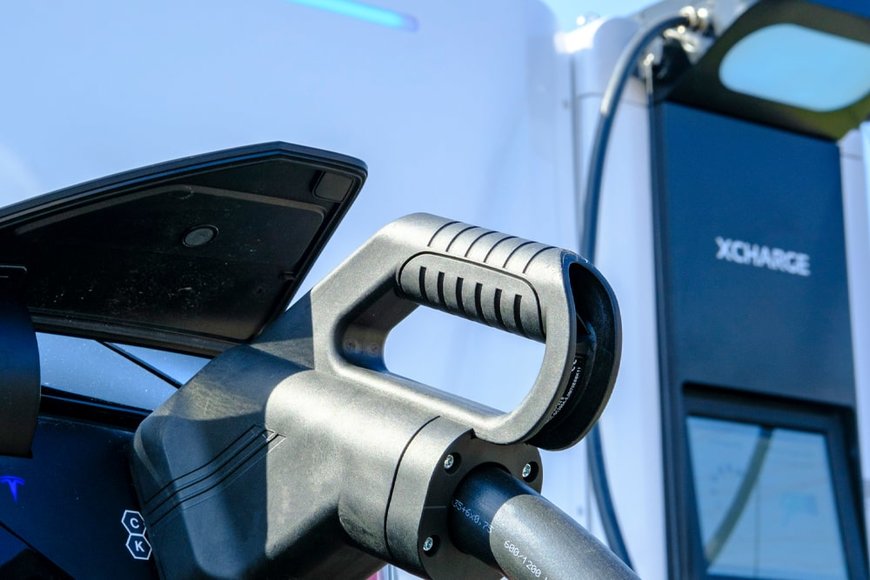La empresa de cargadores de vehículos eléctricos XCharge recibe inversión de Shell Ventures